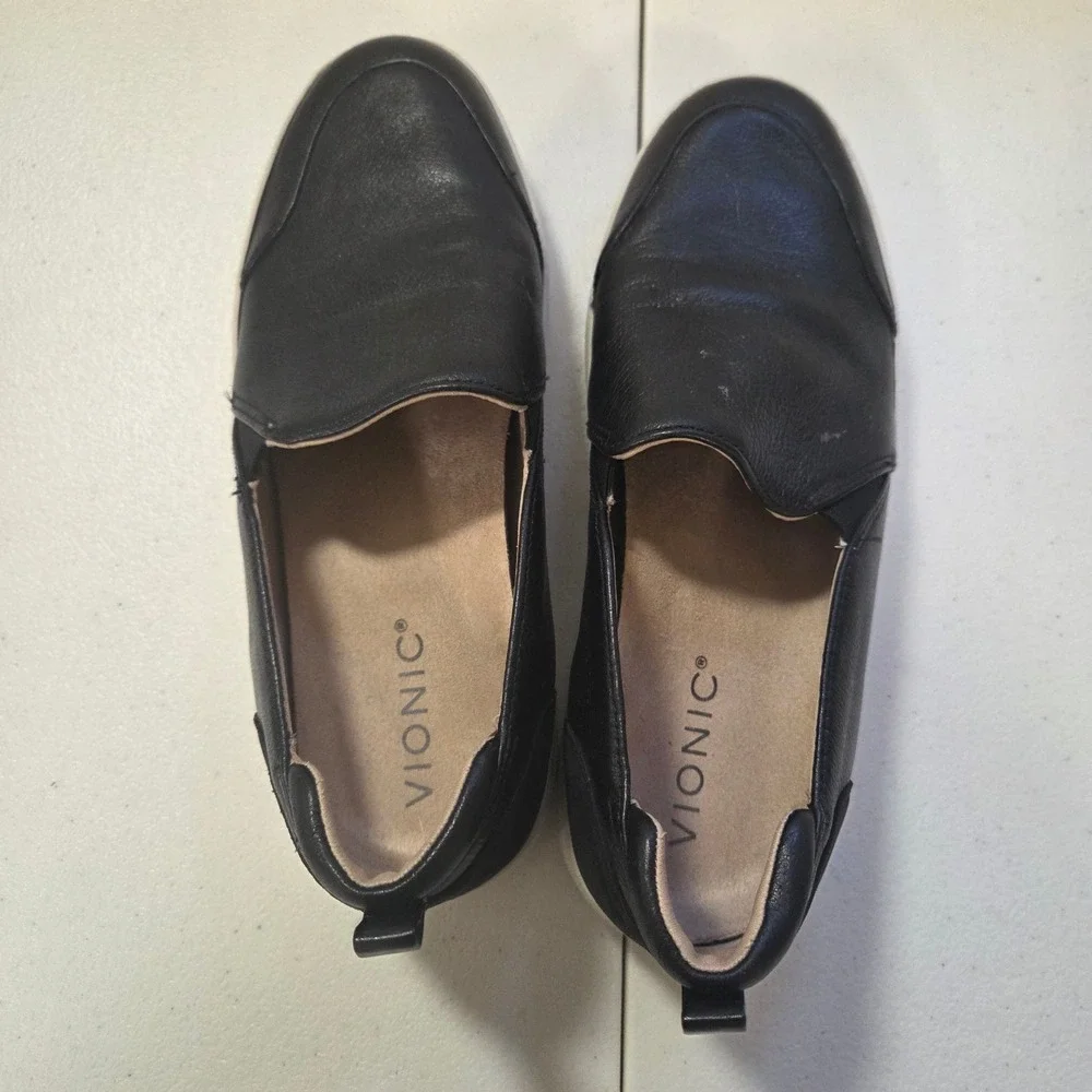 Vionic Black Leather Slip On‎ Sneakers Womens Size 6.5 Casual Comfort